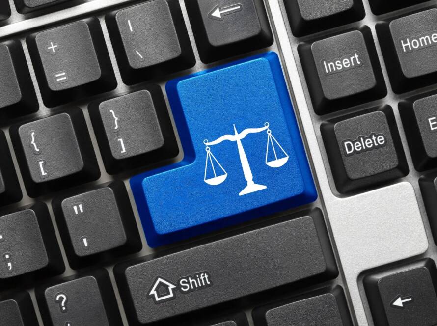 Image d'un clavier avec logo du droit, ilustrant les service d'incorporation d'une entreprise en ligne